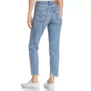 Levi’s Wedgie Straight with Raw Hem Size 28